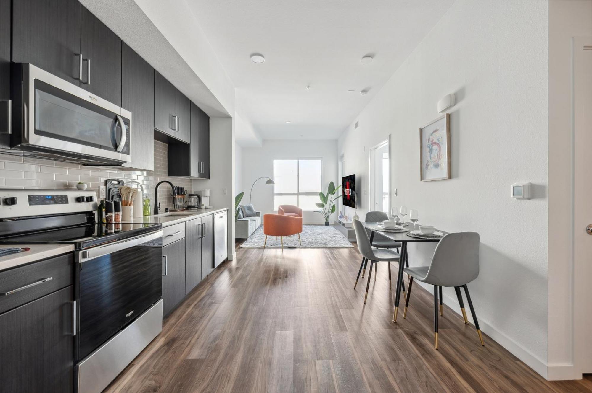Spacious 1bdr Near Walk Of Fame With Luxury Amenities