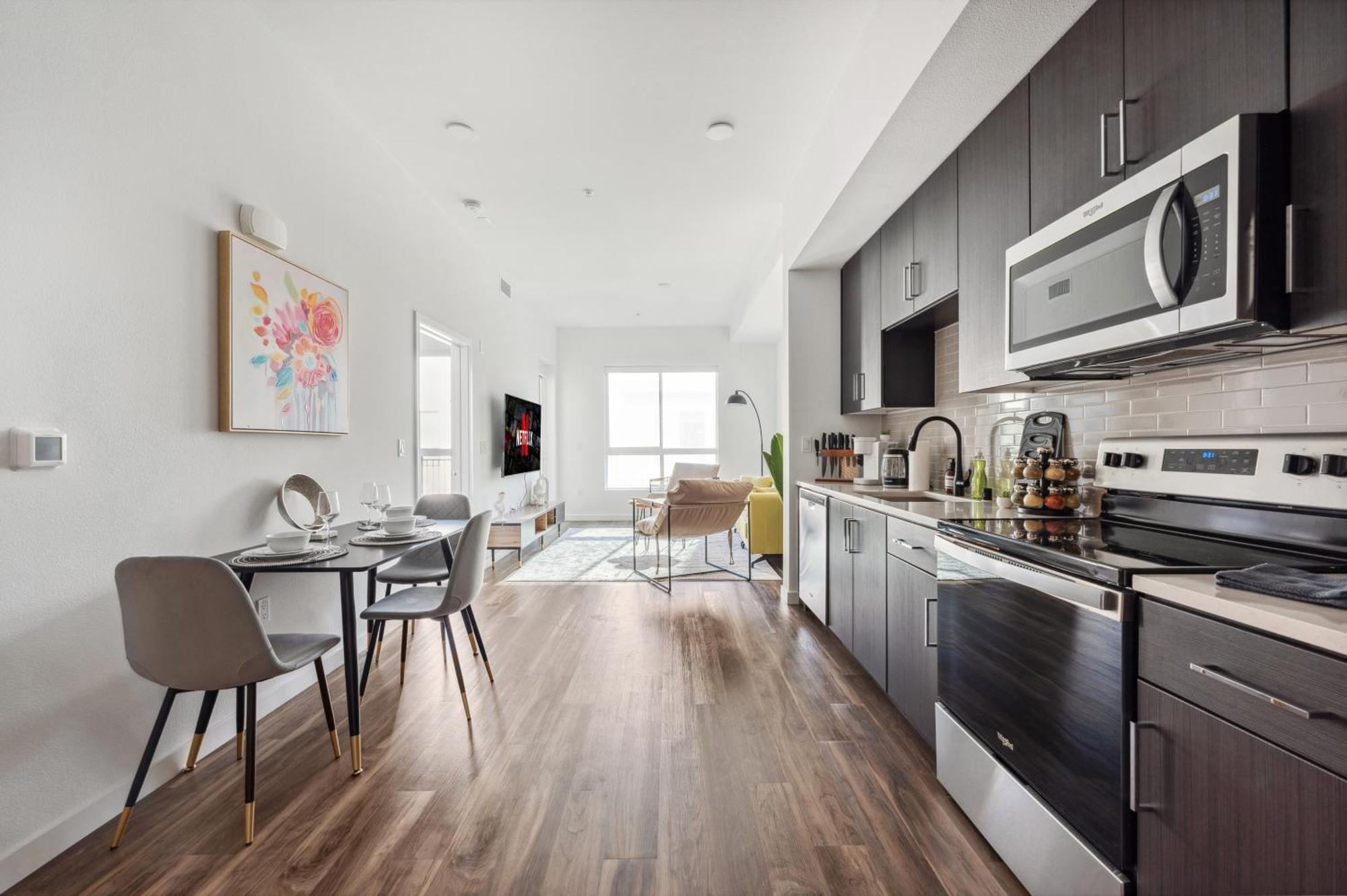 Spacious 1bdr Near Walk Of Fame With Luxury Amenities