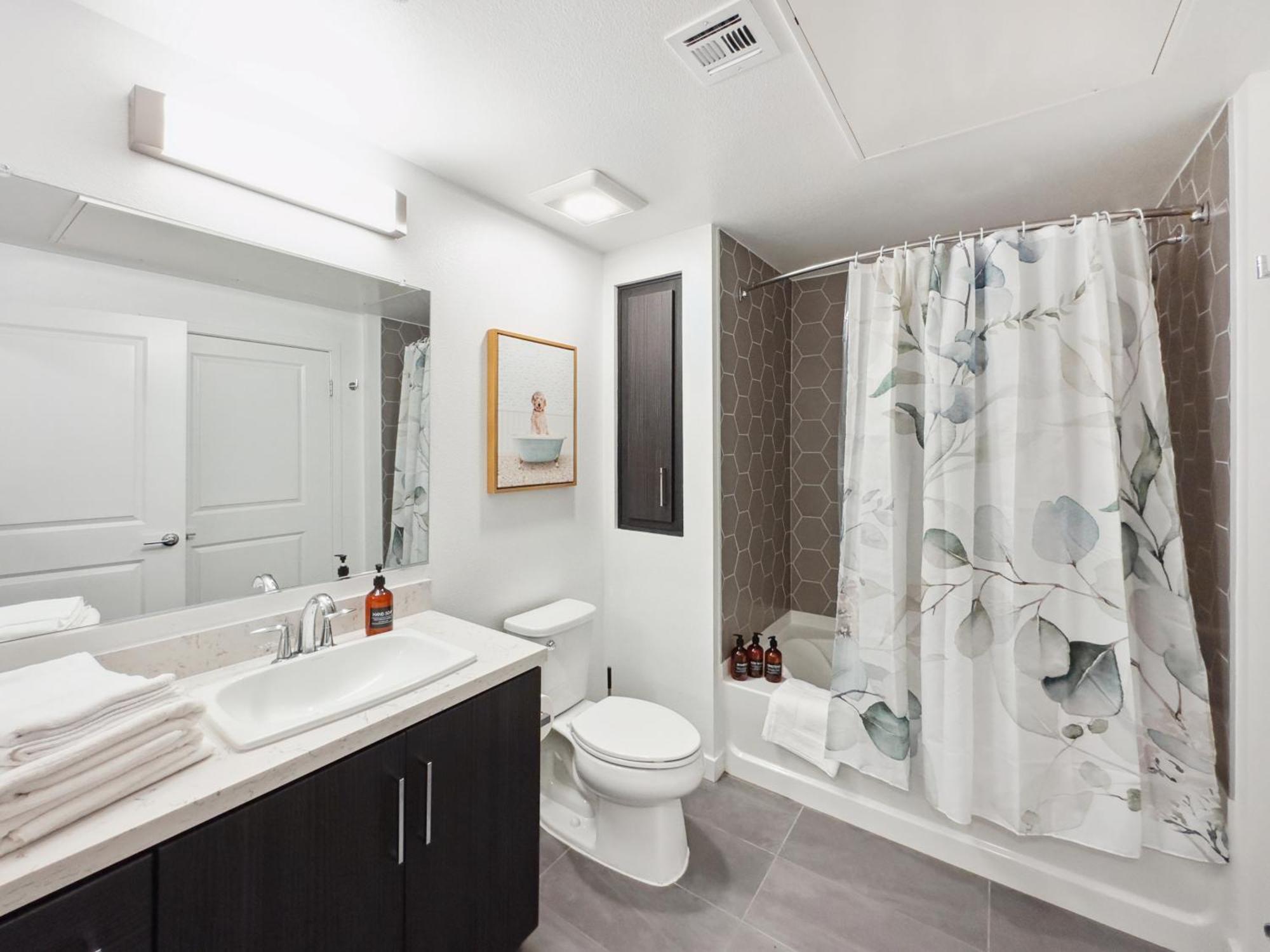 Spacious 1bdr Near Walk Of Fame With Luxury Amenities